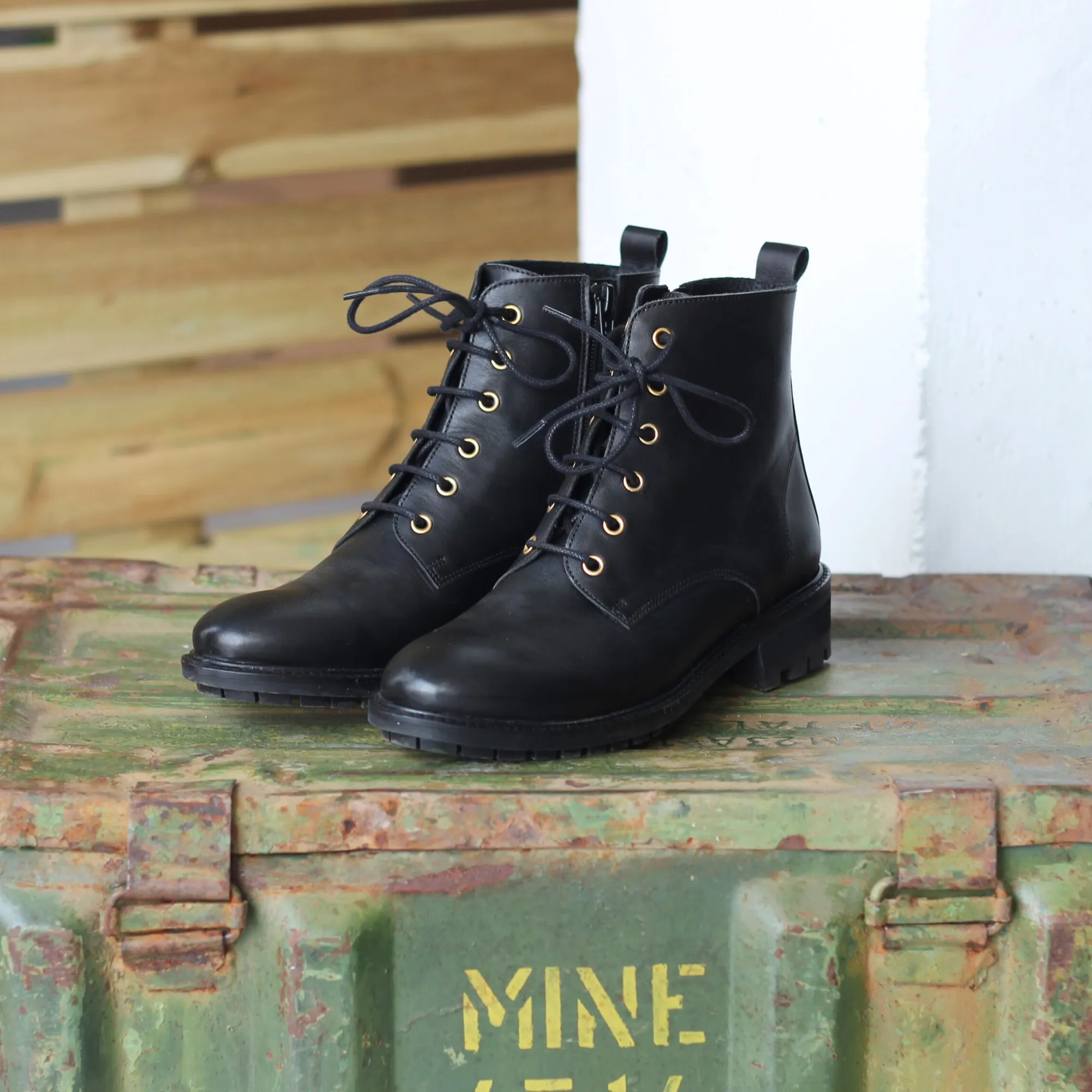 Hot Bottines plates à lacet cuir Femme Bottines & Bottes