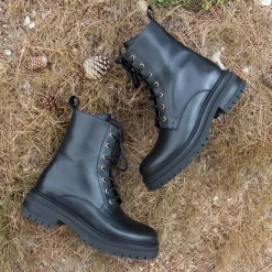 Shop Bottines ranger crantées cuir Femme Bottines & Bottes