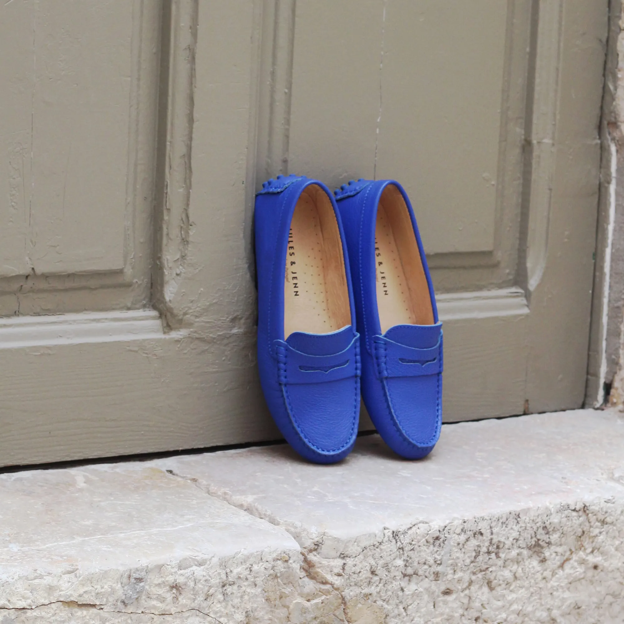 Shop Mocassins cuir grainé bleu royal Femme Mocassins & Derbies
