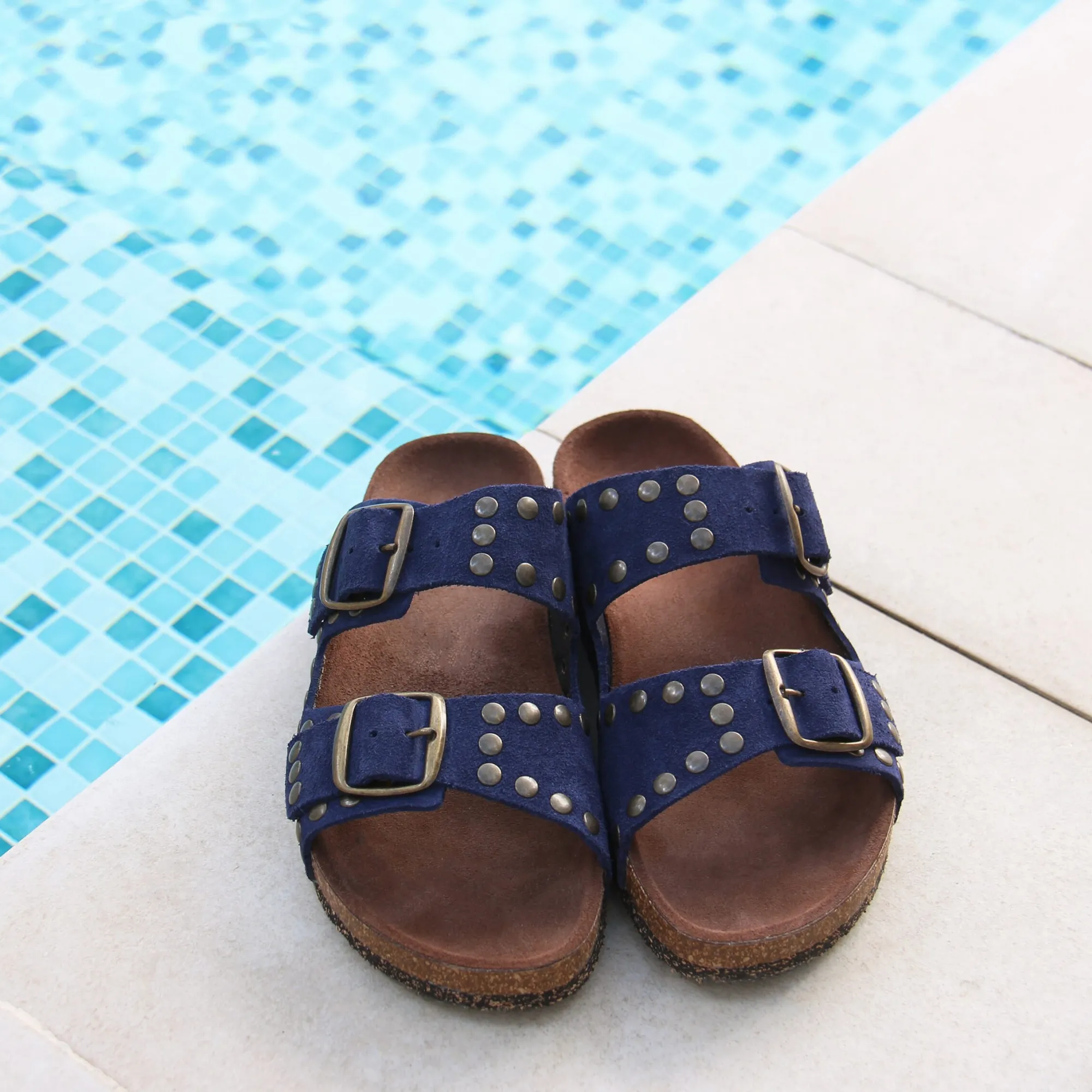 Best Sale Mules liège cloutées cuir daim bleu Femme Sandales