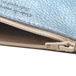 Shop Pochette cuir grainé métallisé bleu clair - petit modèle Femme Pochettes|Petite Maroquinerie