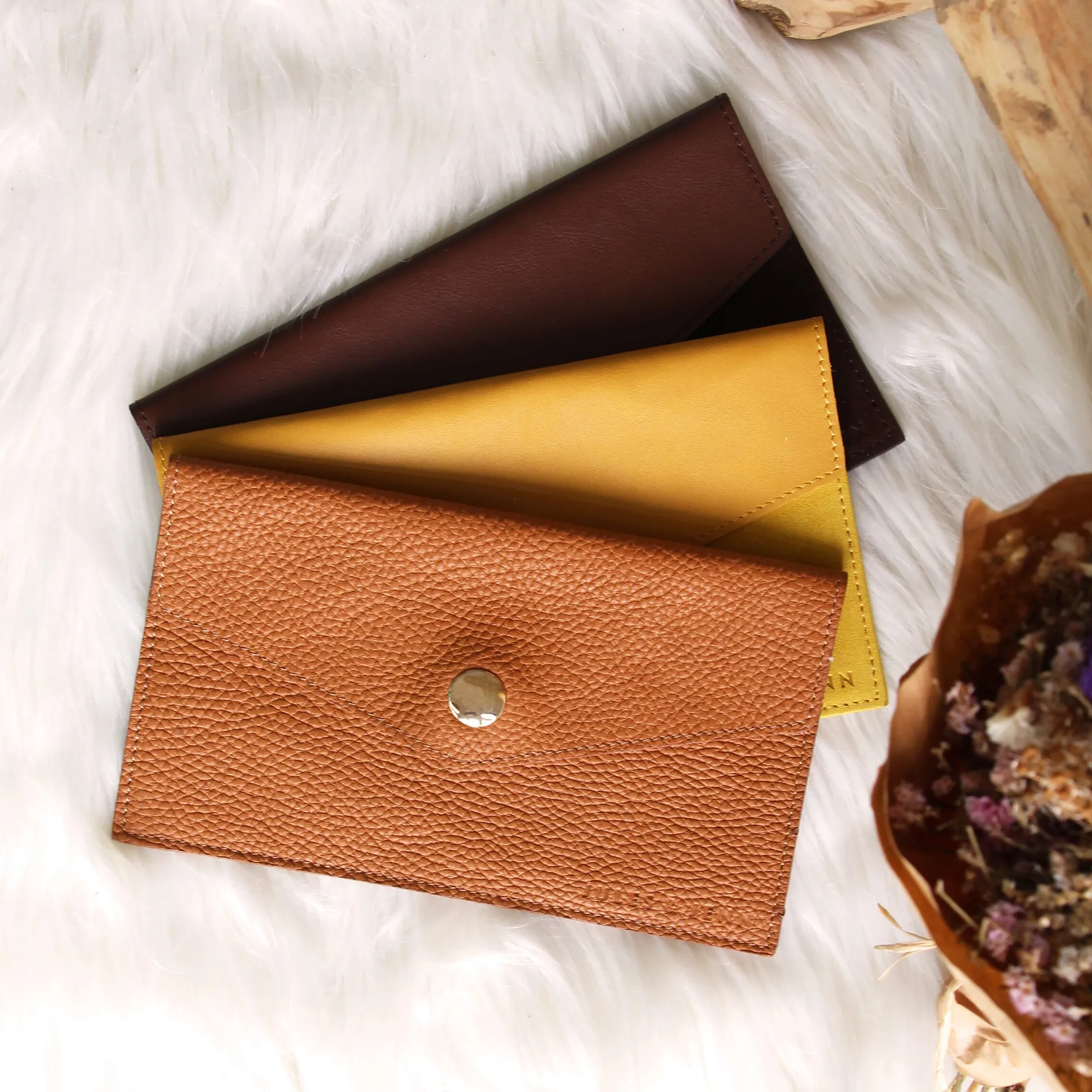 Outlet Pochette enveloppe cuir upcyclé camel Femme Dressing Recyclé|Pochettes