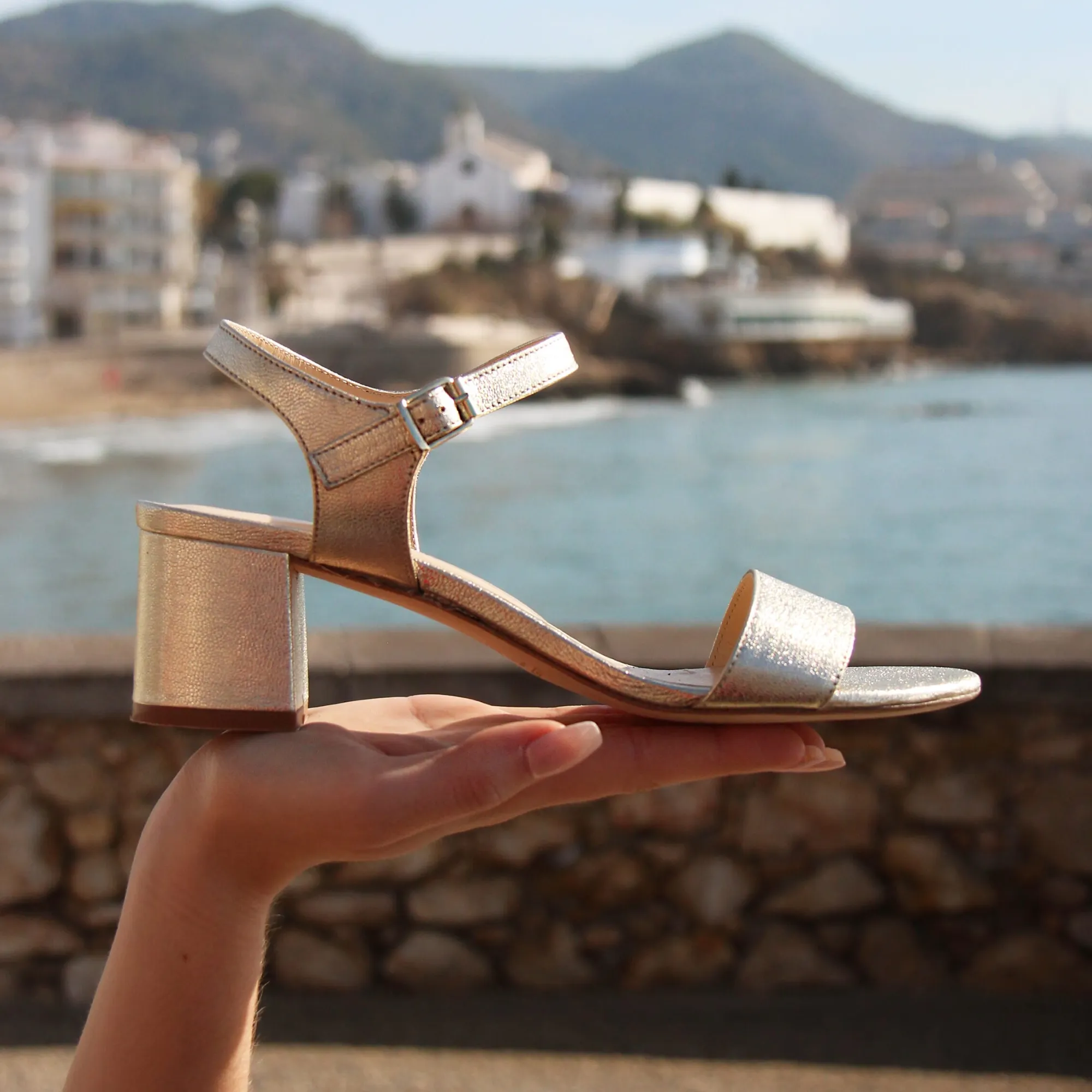 Outlet Sandales moyen talon cuir Femme Sandales