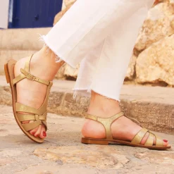 New Sandales plates croisées cuir Femme Sandales