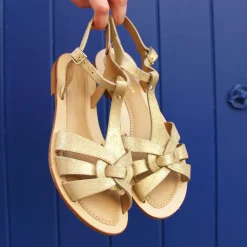 New Sandales plates croisées cuir Femme Sandales